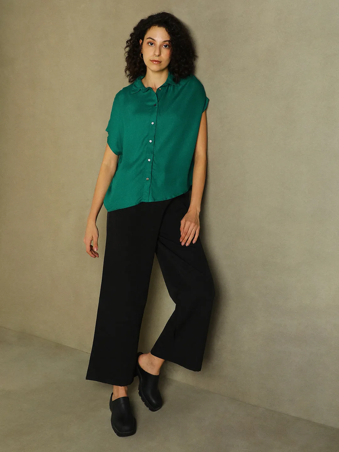 DL Woman Green Extended Sleeves Relaxed Fit Casual Shirt