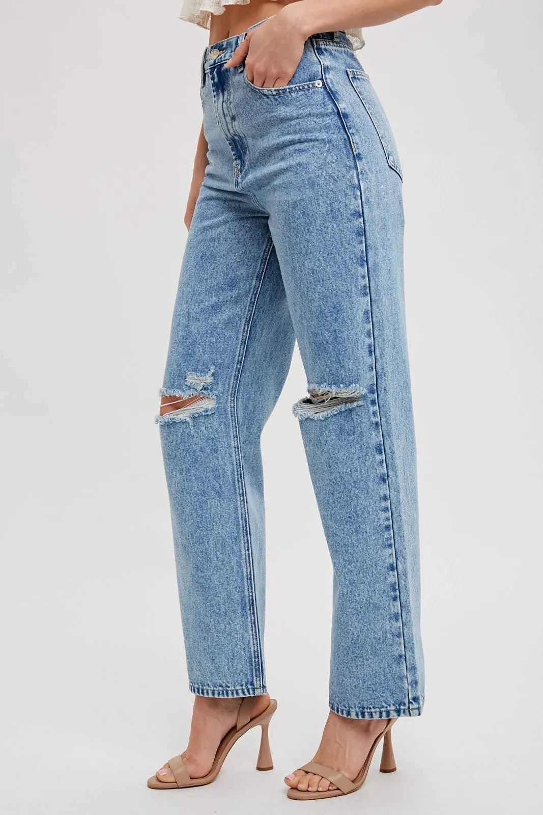 HIGH RISE DISTRESSED DENIM JEANS: MED.WASH