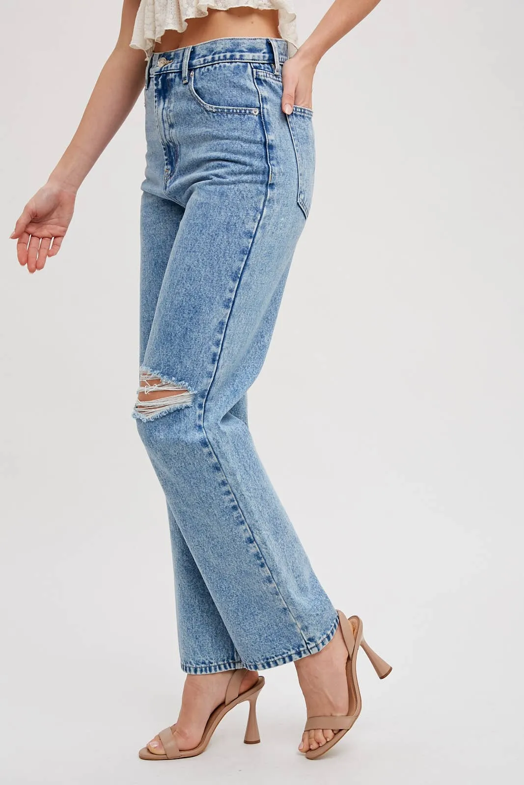 HIGH RISE DISTRESSED DENIM JEANS: MED.WASH