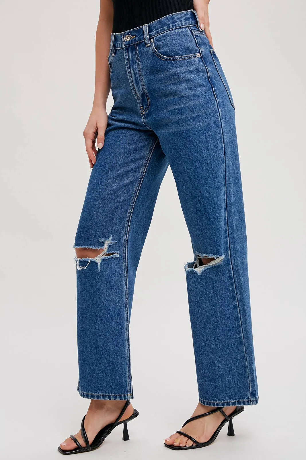 HIGH RISE DISTRESSED DENIM JEANS: MED.WASH