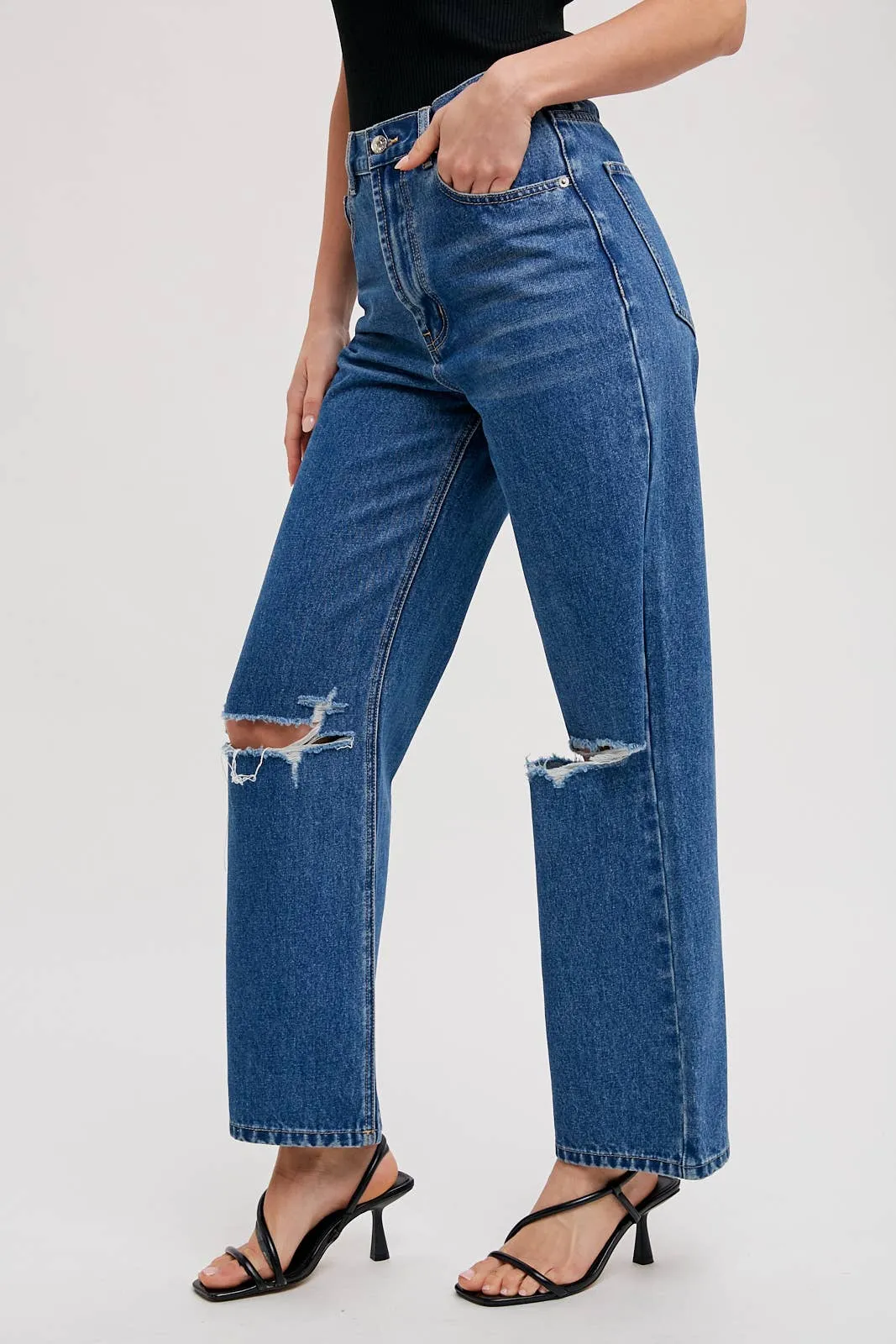 HIGH RISE DISTRESSED DENIM JEANS: MED.WASH