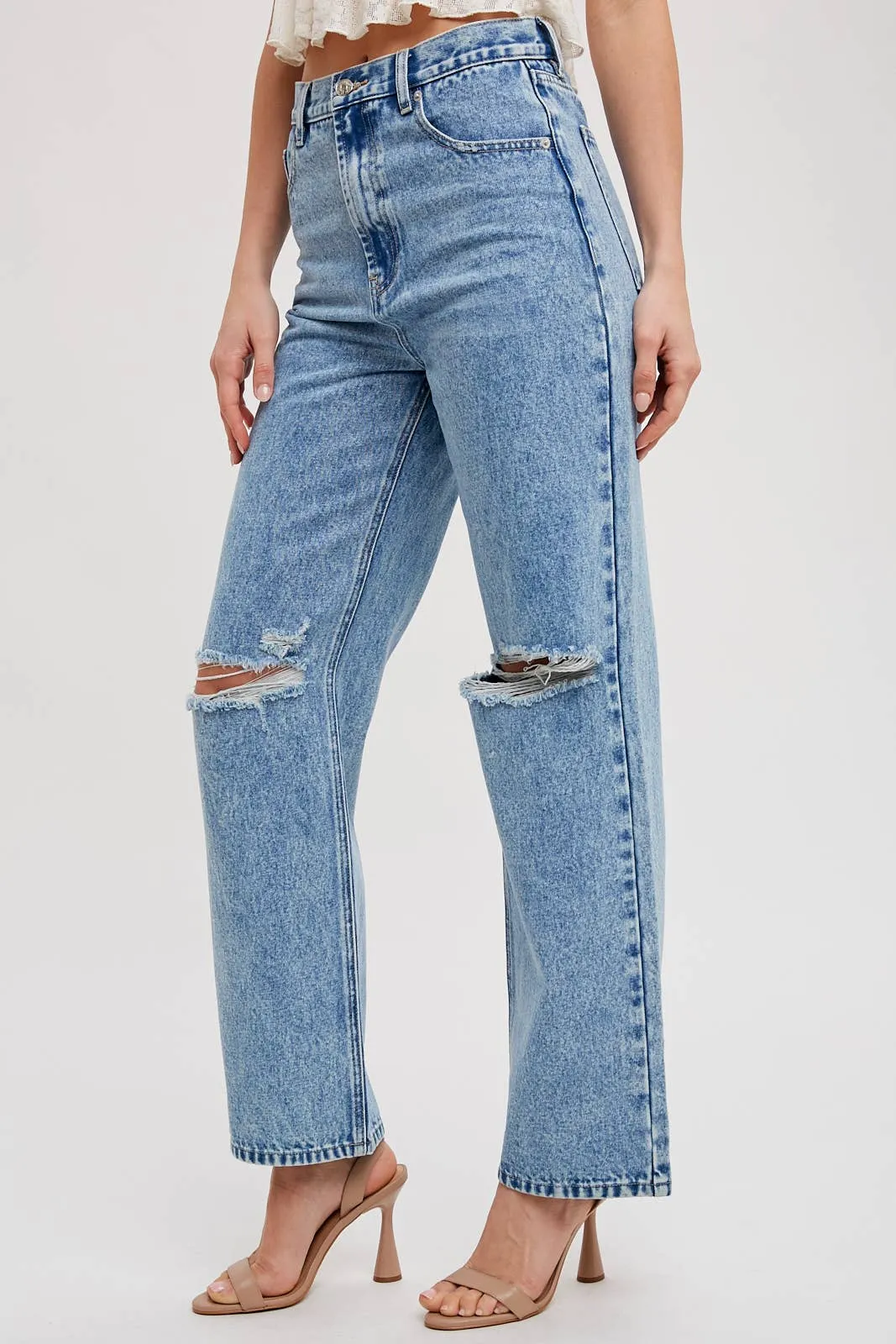 HIGH RISE DISTRESSED DENIM JEANS: MED.WASH