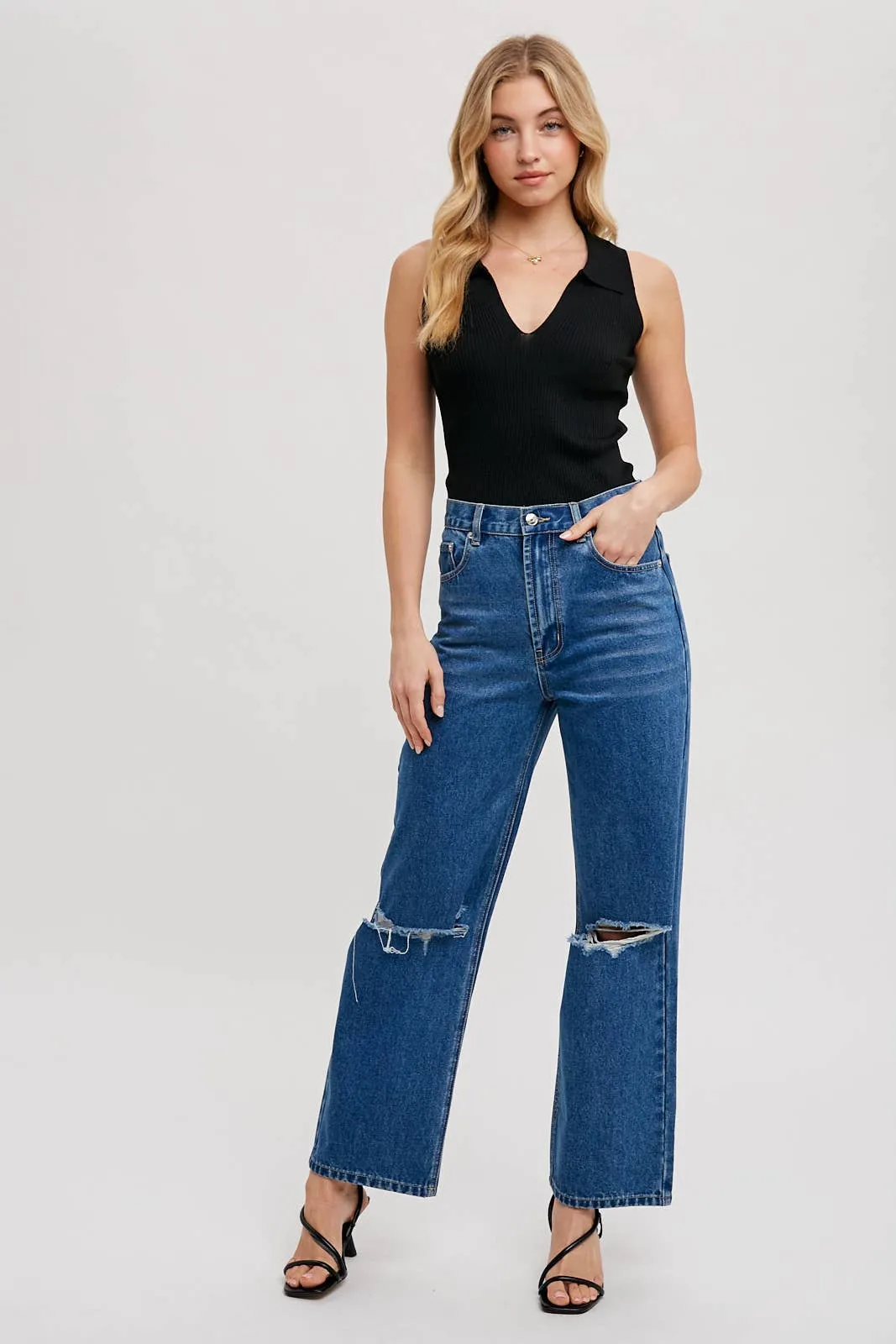 HIGH RISE DISTRESSED DENIM JEANS: MED.WASH