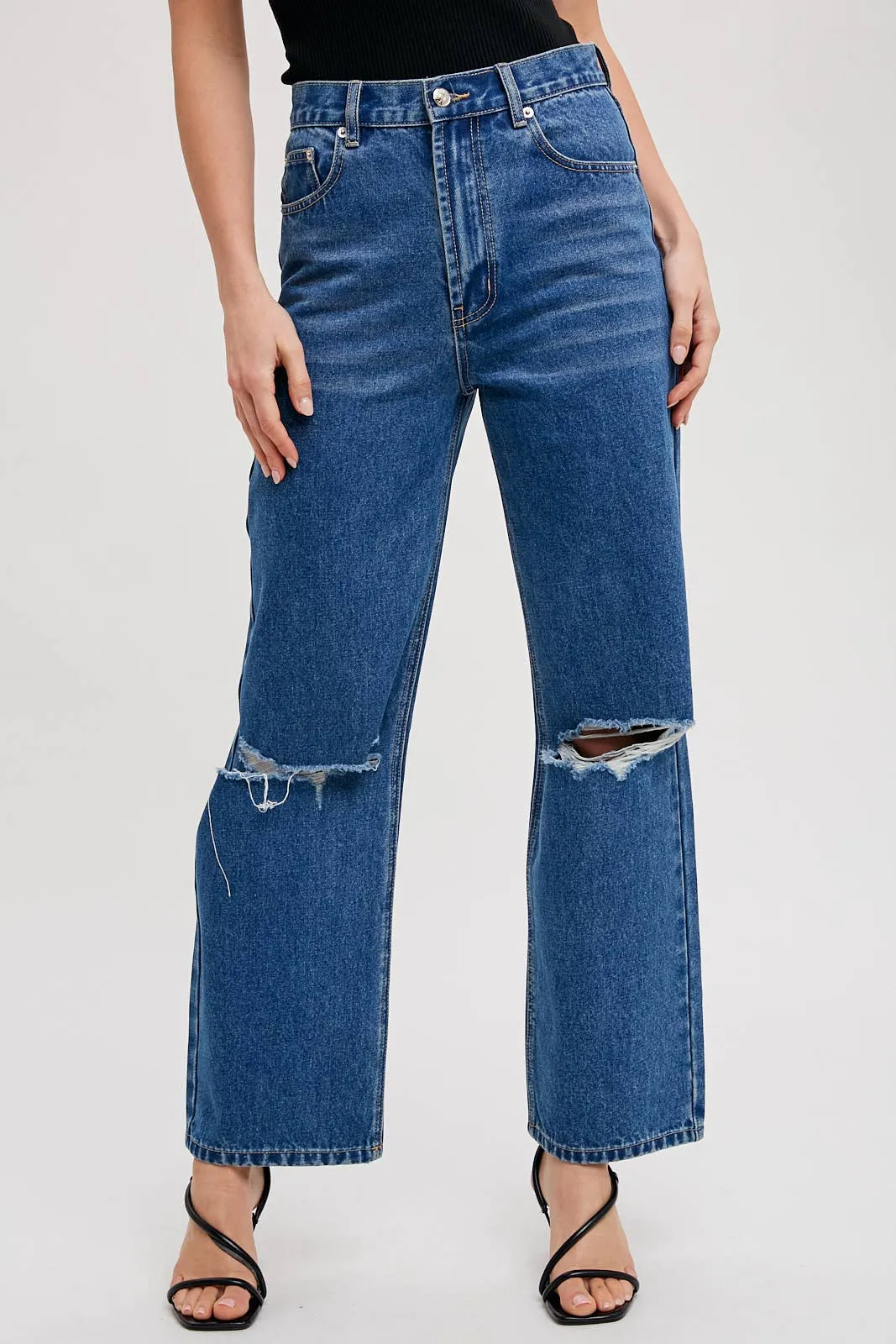 HIGH RISE DISTRESSED DENIM JEANS: MED.WASH