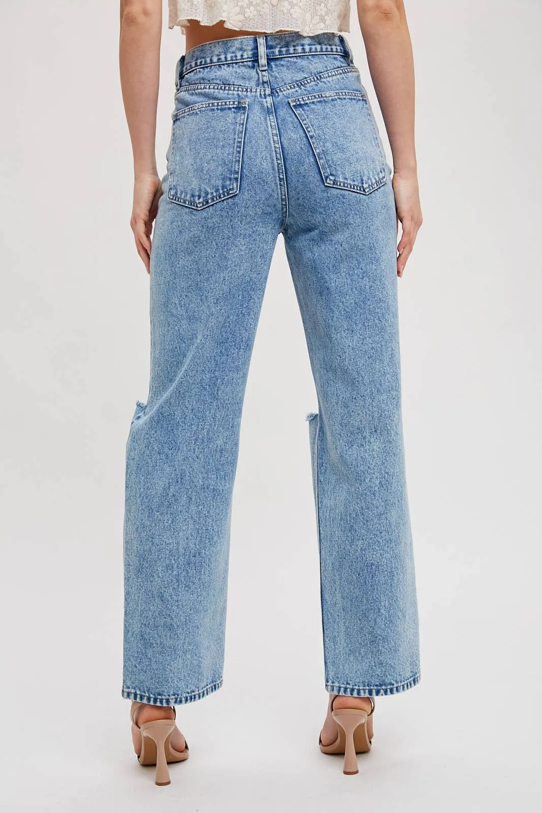 HIGH RISE DISTRESSED DENIM JEANS: MED.WASH