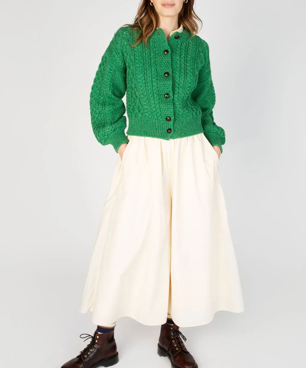 IRELANDS EYE CLOVER CROPPED CARDI - GREEN